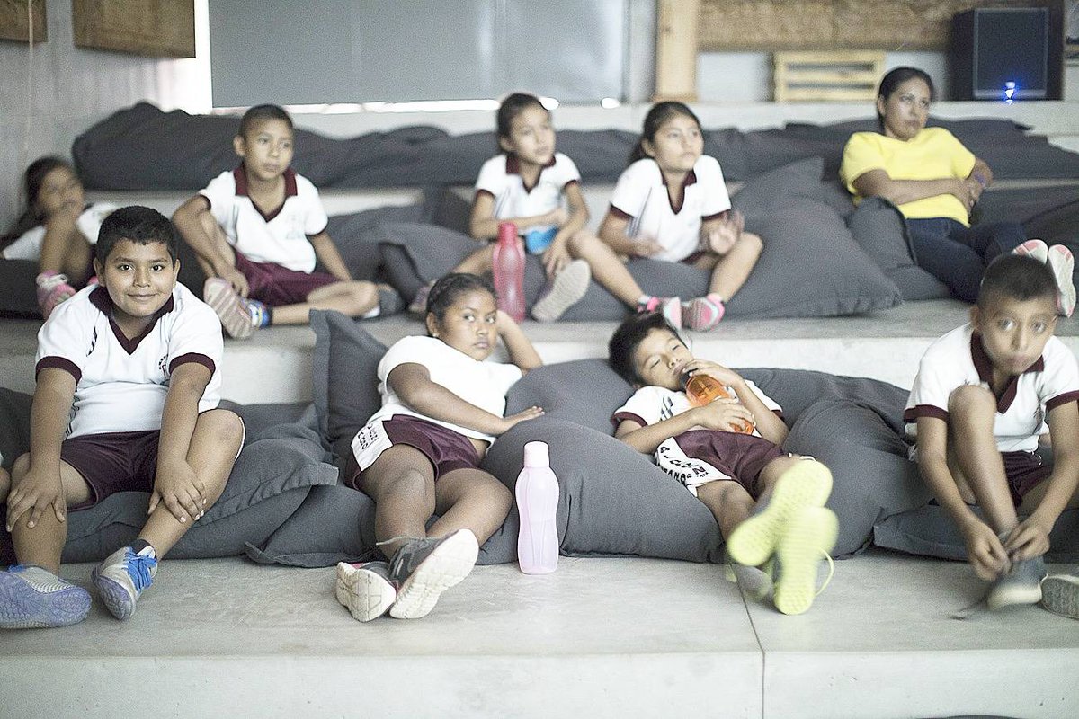 casawabi's tweet image. El #ProgramaDeCine busca un acercamiento a la producción cinematográfica por medio de proyección de cintas nacionales e internacionales, apoyos a la producción de documentales sobre la Costa de Oaxaca o hechos por miembros de la comunidad.

#SinFinesDeLucro #ProgramasComunitarios