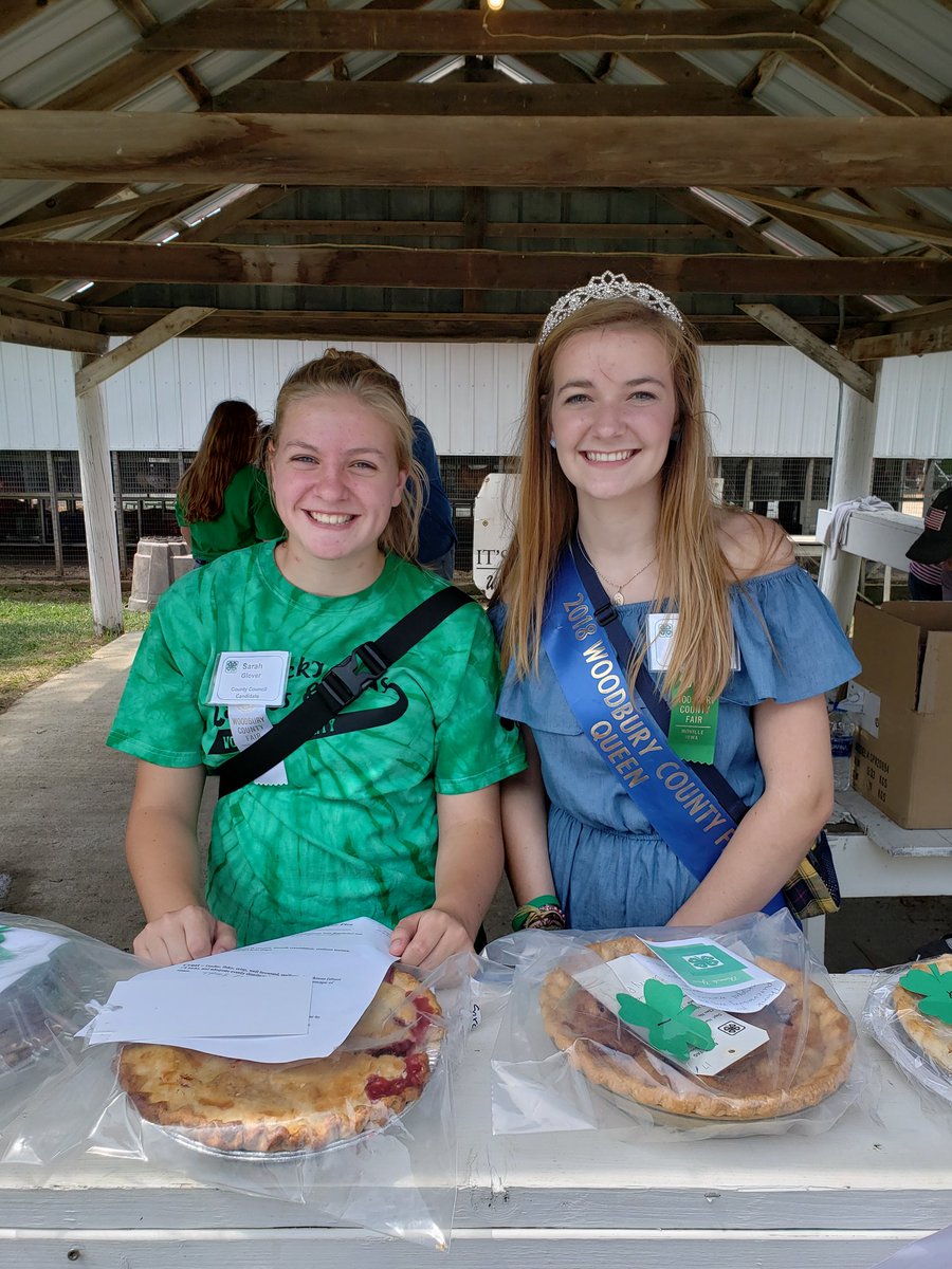JasonGloverSUX's tweet photo. About time for the annual 4H pie contest.  Queen Tess and Sarah. https://t.co/GR0QxKFFLn