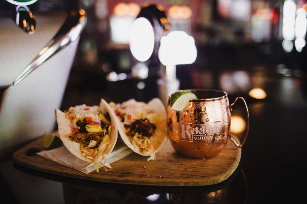 You can’t beat the late night vibes at Ceilis – we’ve got our chef whipping up all sorts of delicious food for those with the late night munchies, and got our bartender slanging drinks all night long for those folks still thirsty. We're open til 2am on weekends! #HereFortheCraic