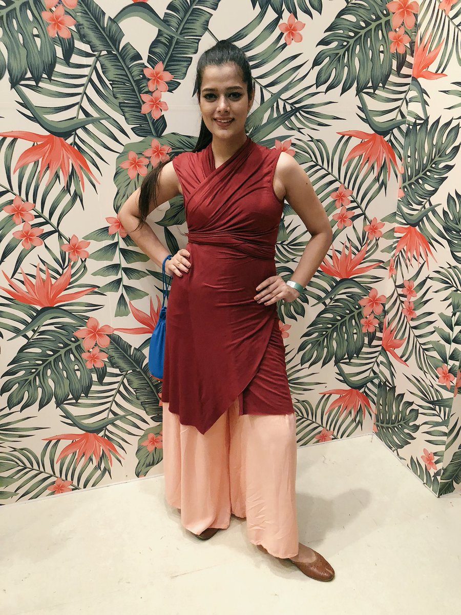 preetiverma94's tweet photo. At #VogueWeddingShow2018 #LovedIt 😍 @VOGUEIndia @voguemagazine Life is all about Fashion &amp; Style ❤️😍😇⚡️🔥 #DreamBig #StayStylish #LoveFashion #DrapeOn #goals @tajpalacedelhi https://t.co/P6MiZPAUMJ
