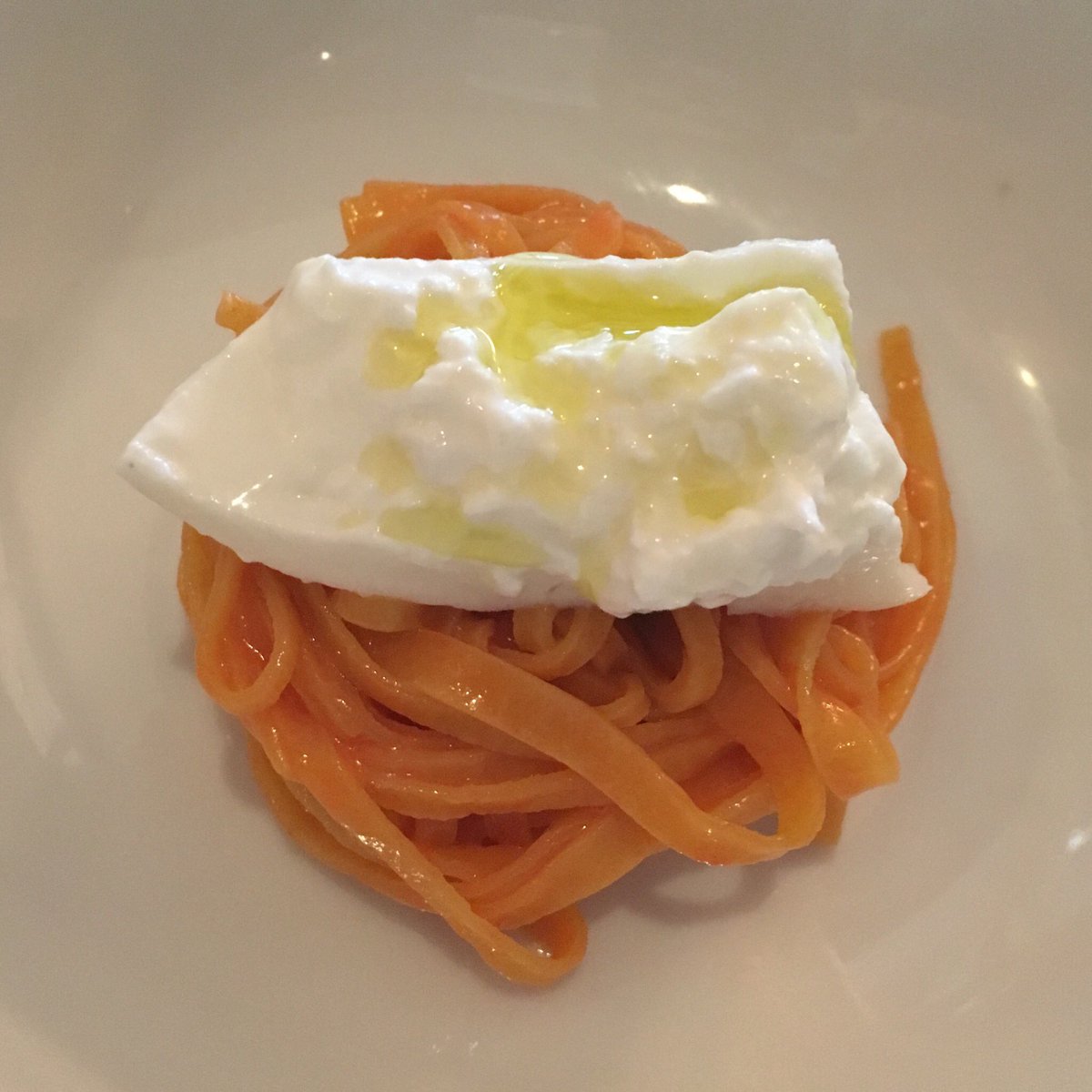 Semplice ma buona #pasta #aldente <a href="/Quercia_Ufficio/">La Quercia/L'UFFICIO Wine Bar</a> always delivers - like this tajarin with #burrata #italianfood