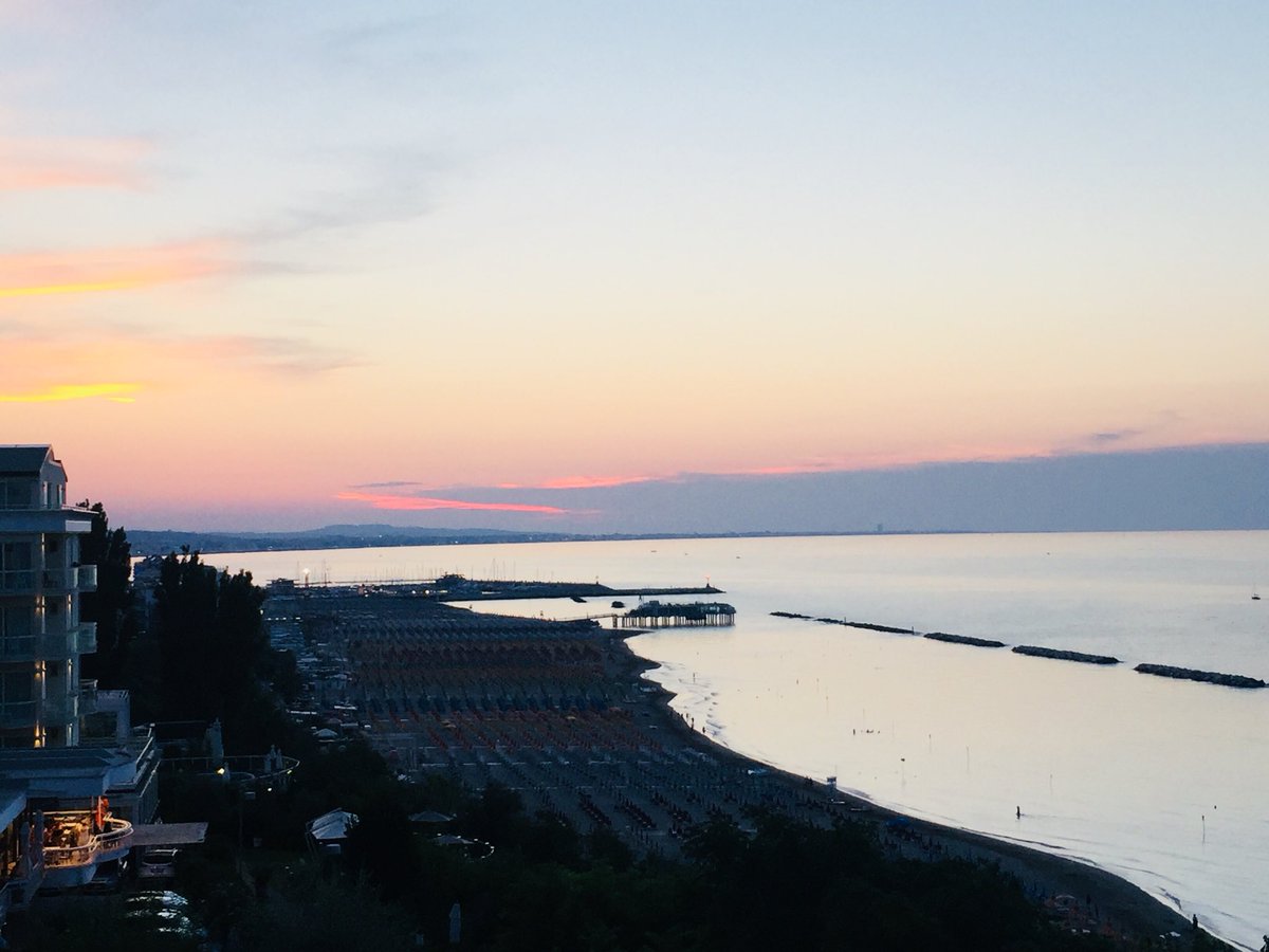 lety_mis's tweet photo. Un pre ferie perfetto! Di terrazza panoramica ne abbiamo🤩😍🔝 https://t.co/5VsJOgcFmB