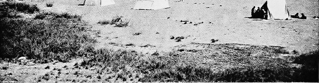 Umgang / Heimat: Auch der Rohe, wenn er unter Fremde kommt, nimmt eine edle Gefälligkeit an. Das Zuhause-sein macht die Menschen so herzensfeige... In der Heimat verdorrt die Liebe. Nächstenliebe hat man endlich nur für die Fernsten.

#TagesWense, aus der Mappe "Mensch"