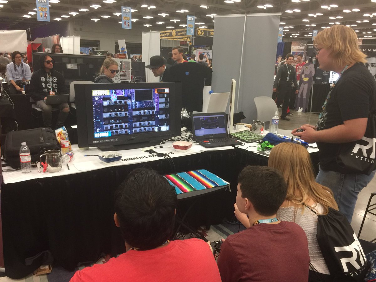 MoonfallGames's tweet photo. Local deathmatch can get pretty intense, especially when free candy is on the line. #RTX2018 #RTXAustin https://t.co/dMecvawjSK