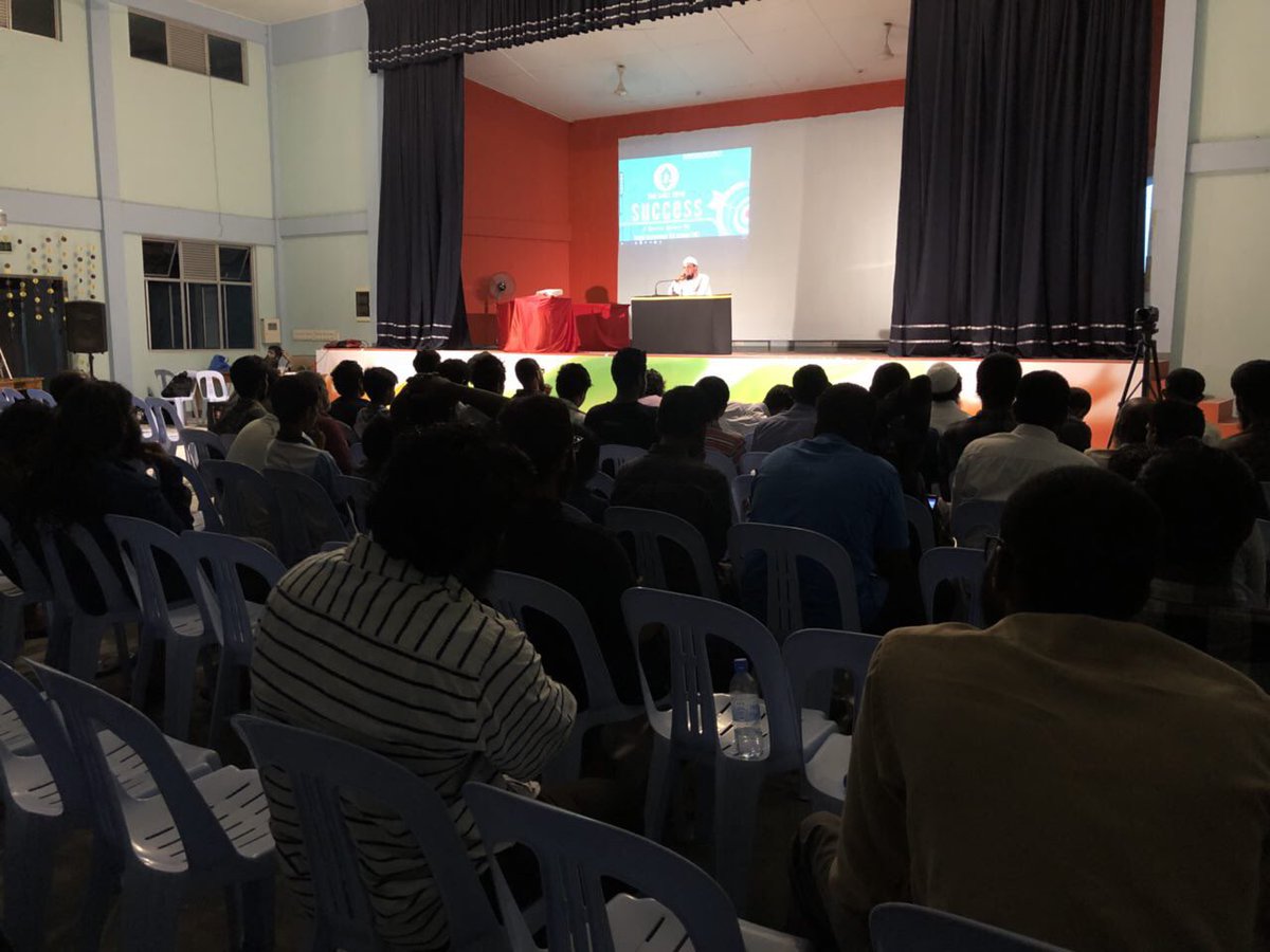 JAMIYYATHSALAF's tweet photo. Sheikh Muhammad Tim Humble’s lecture “Success” at Alif Dhaal Mahibadhoo, in association with Al Bayyinah. #thecall2018 https://t.co/O2efYCLLuO