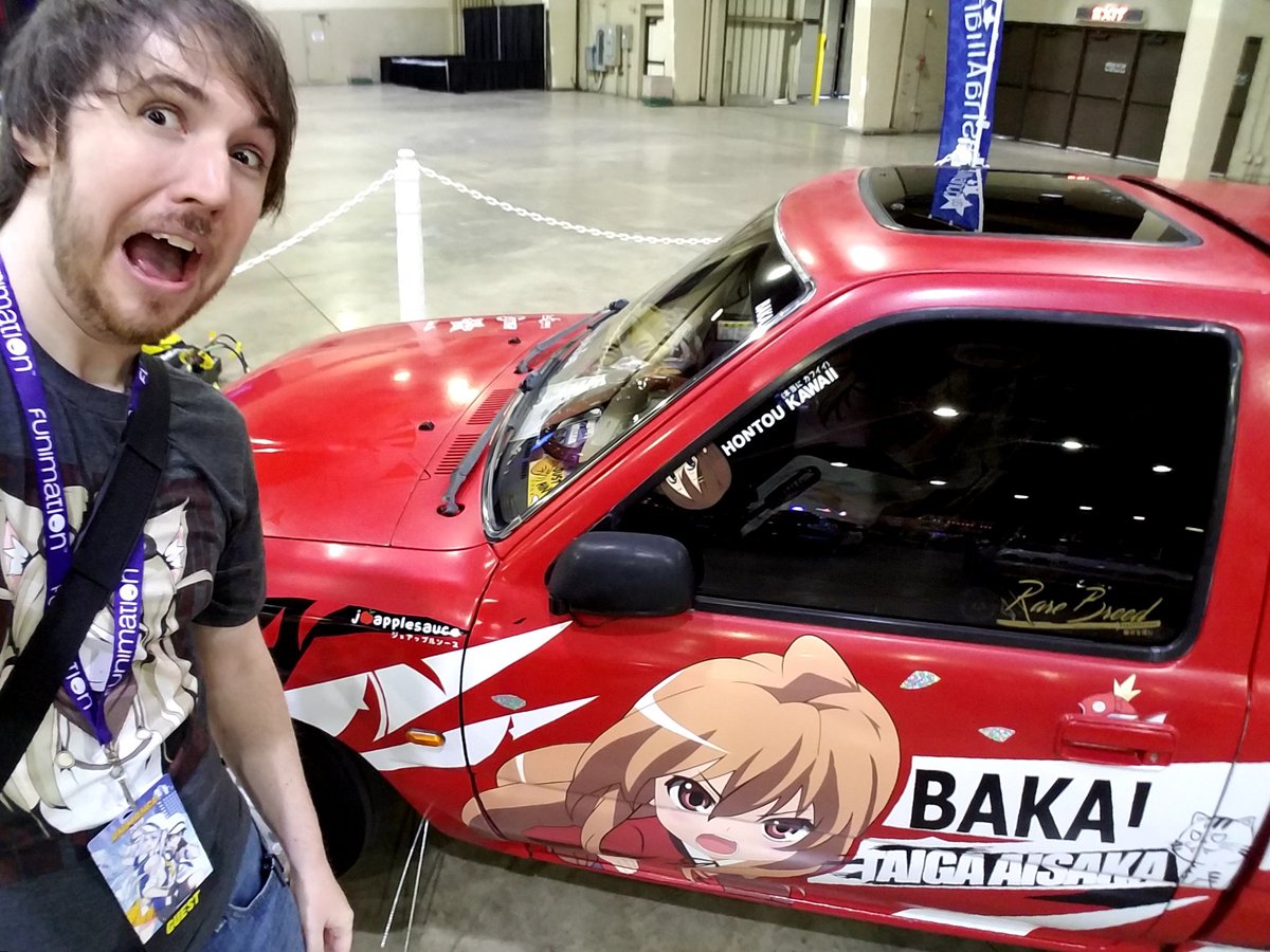 Lost_Pause_'s tweet image. This is a car that hits you and runs, but loves you secretly