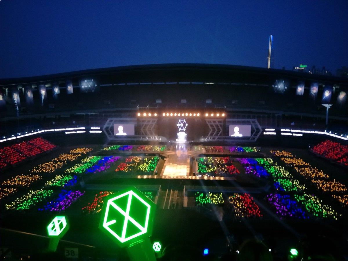LoeyRisma's tweet photo. #HappyEXOLDay 
#4YearsAsEXOL 
#Happy4thAnniversaryEXOL 
#EXO 
#EXOPLANET 
@weareoneEXO 
😍😍😍 https://t.co/LUYqTXaXb2