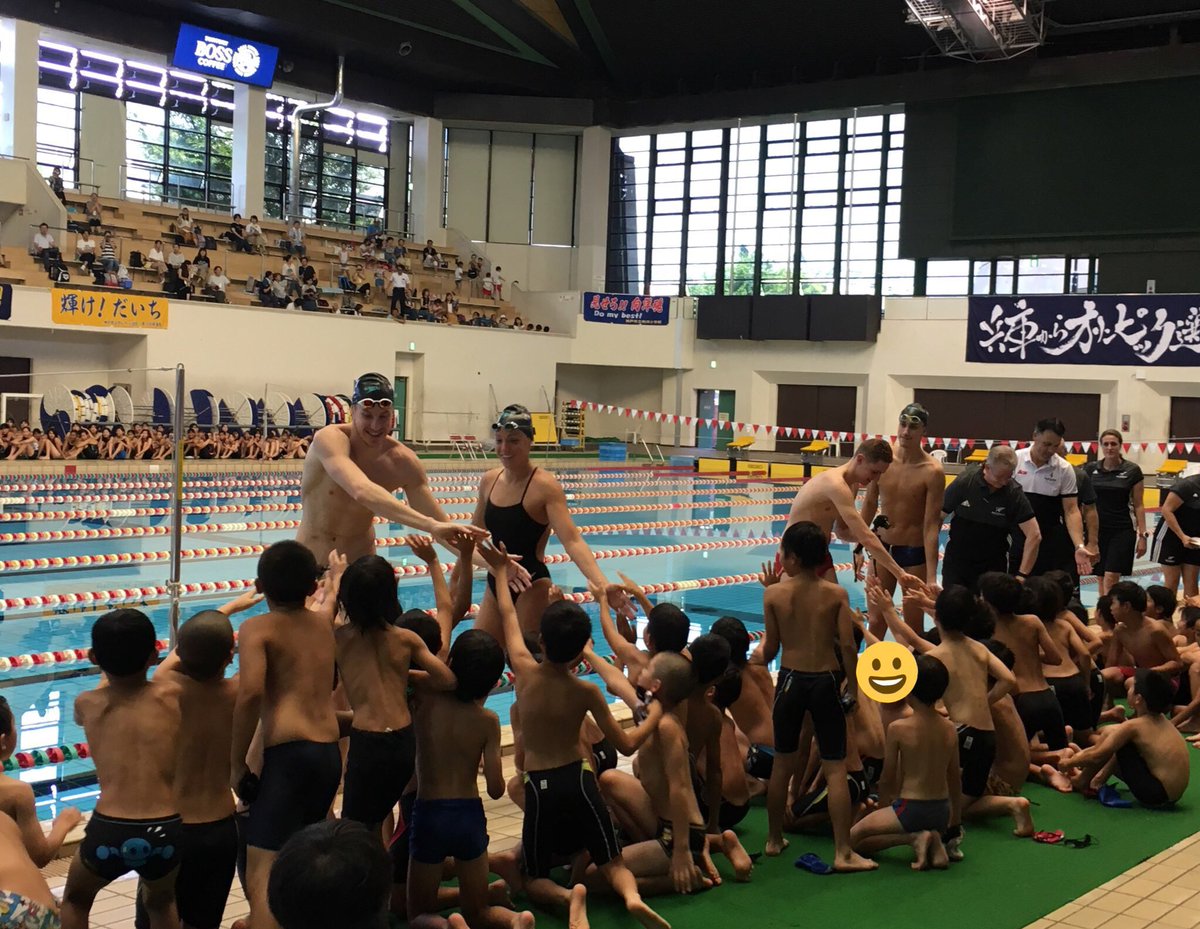 諫山大介 いさやま大介 على تويتر 神戸市少年団水泳大会で Nz水泳ナショナルチームと小学生の交流事業も行われました 歓迎レセプションでは ニュージーランドのマオリ族の民族舞踊 ハカ Haka による歓迎もあり パンパシ水泳東京18 頑張ってください