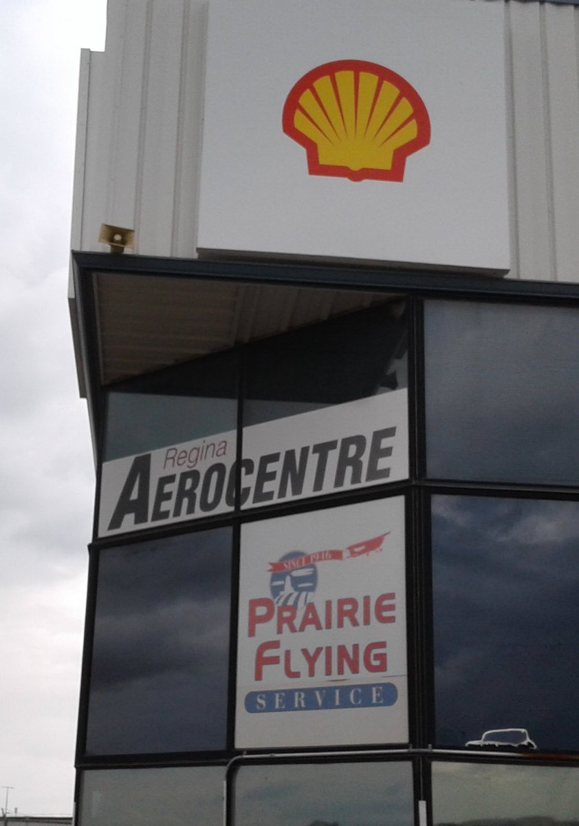 FlyCanada150's tweet photo. Arrived @Aerocentres just before the storm in Regina SK - aiprot #40 of 150+1 #FlyCanada150 @HopeAir https://t.co/TTUoi3XliU