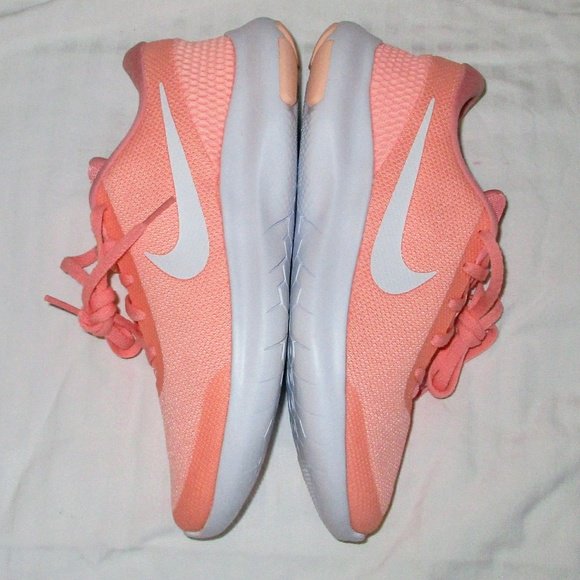 2 pic. So good I had to share! Check out all the items I'm loving on @Poshmarkapp from @cinnamon2930 @JennyMaeDecay #poshmark #fashion #style #shopmycloset #mephisto #nike #hollister: https://t.co/a4SNU24PoK https://t.co/k8BQi9sc43