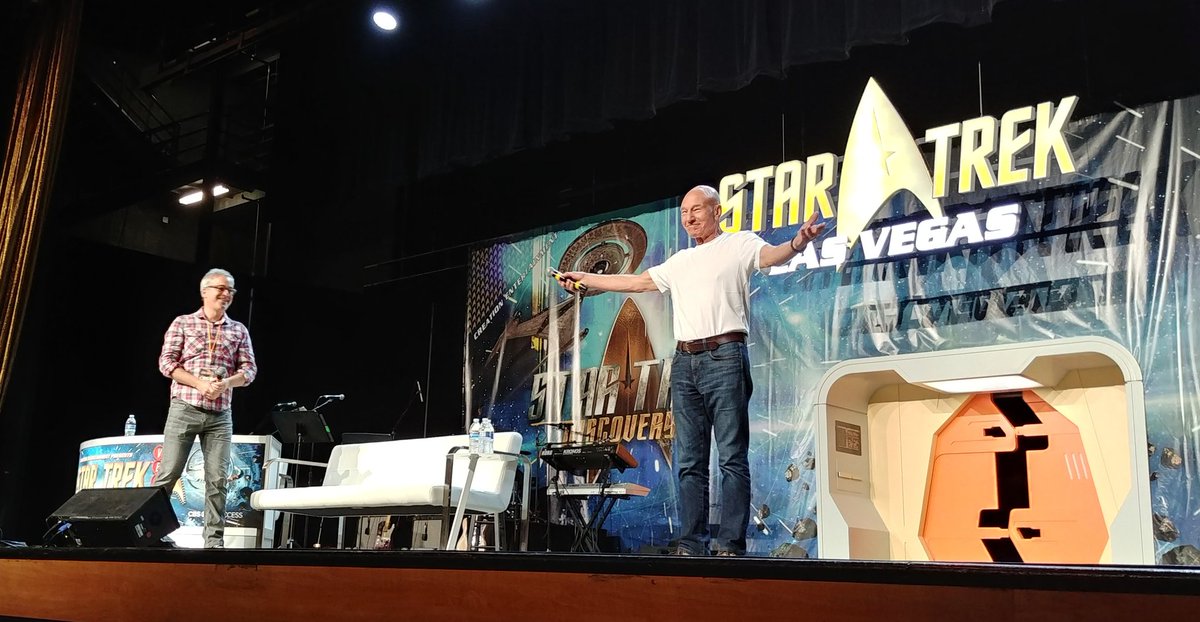 Alex Kurtzmann introducing special surprise guest Patrick Stewart to announce the next #StarTrek series. #STLV18