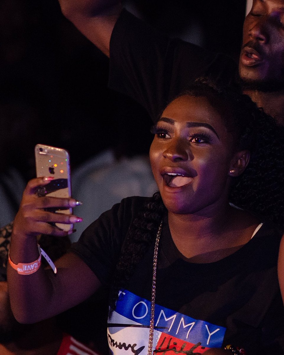 tidalravefest's tweet photo. Find someone who looks at you, just like this lady looks at @iamkingpromise. π
π€©
πΈ credit - @fotobi.lawrd (IG) π
#TidalRave2018 #BringOutUrEST https://t.co/IVnjmKVD8v