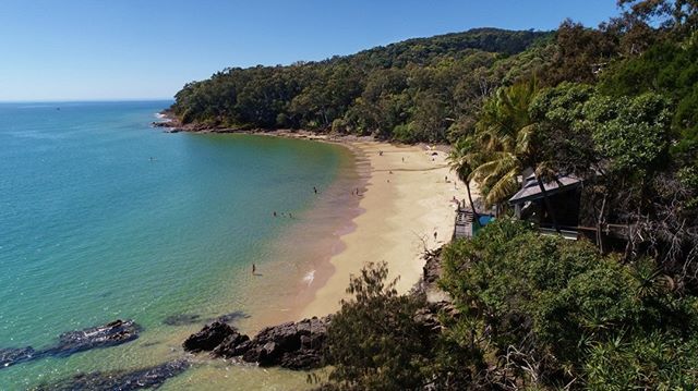 Pristine seclusion on beach beyond first Point, Noosa Heads #peninsuladrones #peninsuladronephotography #queensland #sunshinecoast #Djiphantom4pro #firstpointnoosa #idyllisbeach #noosaheads #noosa #stopadani #stopadani #seashepherd #preserveouroceans #pe… ift.tt/2MkeKH0