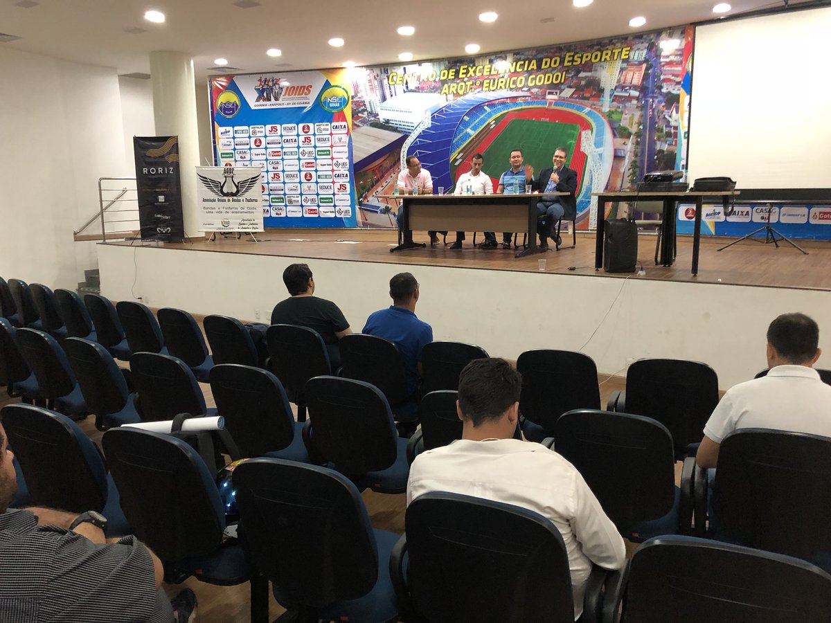 franciscojr_go's tweet photo. Participo agora do 1° Simpósio de Bandas de Música - Bandas e Fanfarras realizado no Centro de Excelência do Esporte. Agradeço ao convite e parabenizo pelo empenho. #Bandas #Fanfarras #Renovação https://t.co/oIlCUov0IF