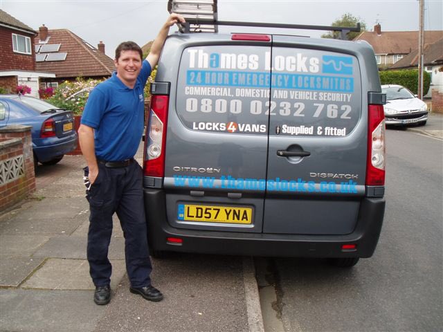 LocksThames's tweet image. All our vans are equipped with the latest equipment to save you time and money!💰🕖 making Thames Locks the most effective service👍🏼 #locksmith #sunbury