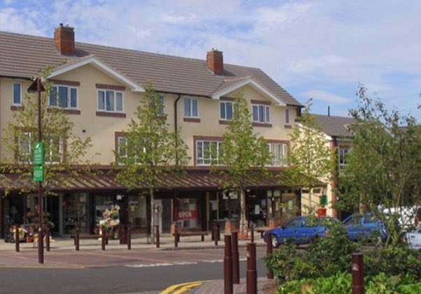 Peterrichmond99's tweet photo. Another great week at BVT,  spending time with Housing colleagues managing homes across Bournville and doing a great job for our customers. BVT is known for its heritage  but there’s so much more going on to create and sustain  flourishing communities #BeBVT https://t.co/MS3lYv88zR
