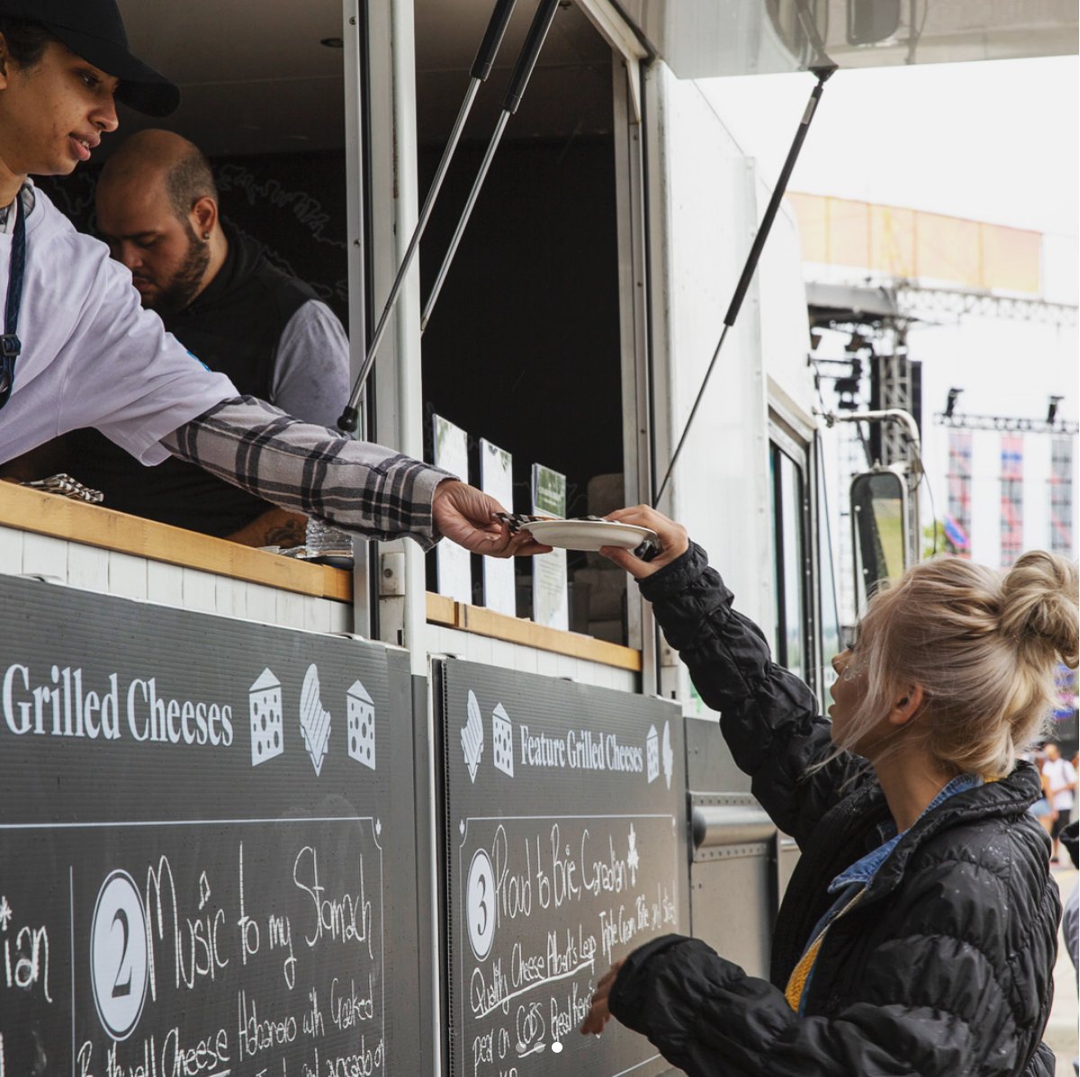 ChasingSummer's tweet photo. Coming to #CSMF2018? Then say cheese π§ and come visit the #DairyFarmersofCanada truck to sample local Canadian cheese and get your own grilled cheese sample! #CraftedWithCreativity https://t.co/zFaMJufDW0
