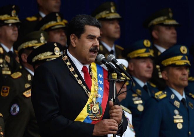 Desde el Movimiento Amplio de Mujeres, enviamos nuestra solidaridad y un fuerte abrazo al comandante Presidente <a href="/NicolasMaduro/">Nicolás Maduro</a> y reafirmamos una vez más que tenemos una #RevoluciónIndestructible ¡Seguiremos en defensa de nuestra PATRIA!