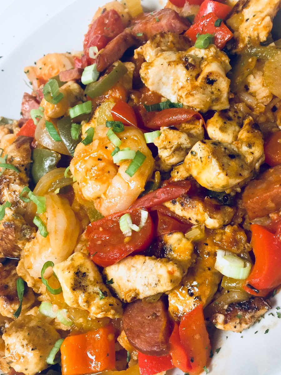 WakefieldTavern's tweet photo. JAMBALAYA!!! 🐓 🍤 🌶 🍅 🍚 
#jambalaya #justinwilson #igarontee #cajun #cajuncooking #bubbagumpshrimp #919food #raleighfood #raleighfoodpics #shoplocal #shoplocalraleigh #wakefieldtavern #goodvibes https://t.co/sa5D2fgRvh