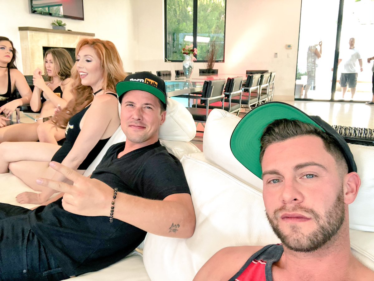 GarnbIe's tweet photo. Before the orgy starts. https://t.co/z2a8eOym9b