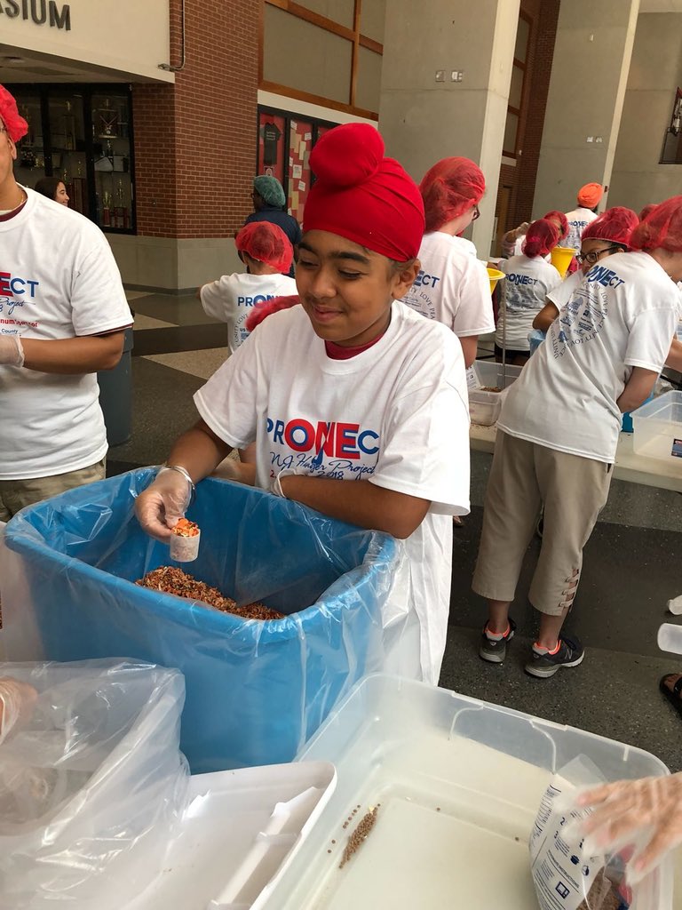 sikh_coalition's tweet photo. Meals will be donated to and distributed by Mercer Street Friends Food Bank and other partners throughout New Jersey as part of the Feeding Children Everywhere program. #RememberOakCreek #DayofSeva #HungerProject2018 #oneprojectnj https://t.co/mshjYgBhDd