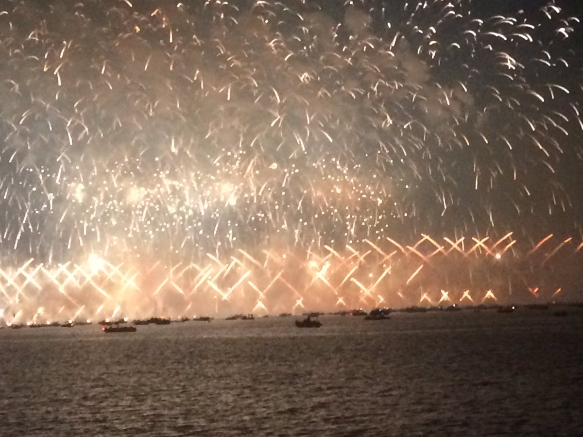 cathyrh49's tweet image. Sublime final de la fête du @Lac_Annecy 👏👏👏👏