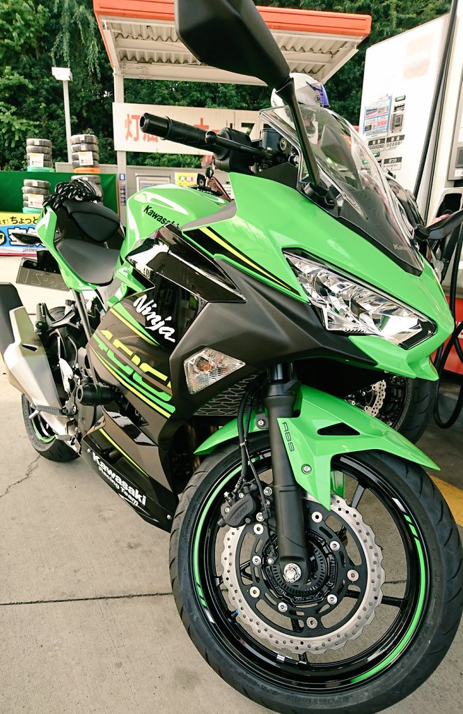 funifuni234's tweet image. 初乗り
めちゃライポジちがう(°Д°)
#Ninjya４００　#KRTedition