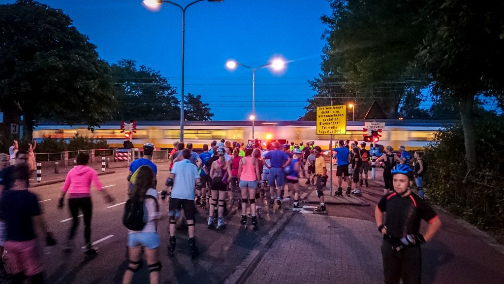 Dank! Tot de volgende keer! RT <a href="/KANj_nl/">Grafisch vertaler</a>: Was weer een ontspannende tocht, afgelopen woensdag #nightskate <a href="/hlmnightskate/">Haarlem Night Skate</a>, Haarlem stad. Tot de volgende keer.