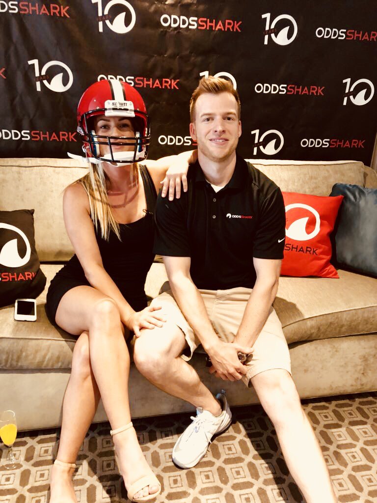 kellyinvegas's tweet image. Lol!! I like party 🤷🏼‍♀️ hanging out with @JTFOz in the #teamOS suite for #OSx10 @OddsShark #supercontest #vegas #FootballIsBack 🙌🏼