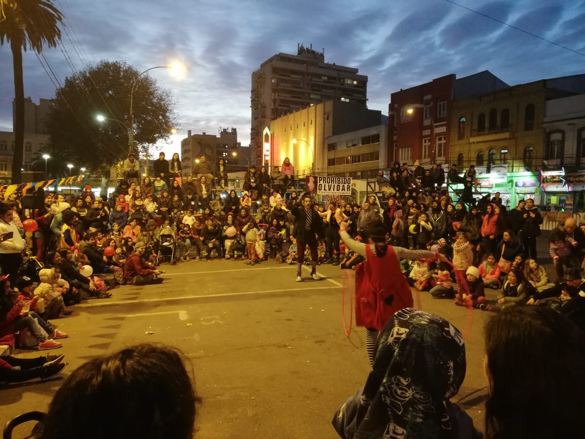 CCC_Comunitario's tweet photo. Así se vive la tarde familiar en el #ParqueItalia con que conmemoramos un mes del fallecimiento de nuestra querida Amelia Rayen. #JusticiaParaAmelia #SaludDignaParaTodxs 

https://t.co/mvEDLlirLJ https://t.co/ja0AFafR1S