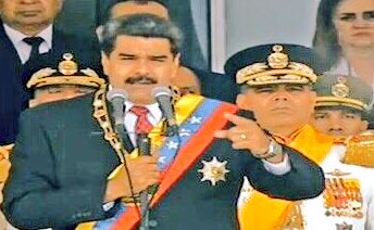 vwinstonv's tweet photo. ATENTADO contra el Pdte. @NicolasMaduro demuestra una vez más los intereses diabólicos y criminales d aquellos que siempre han tenido  como único objetivo entregar la Patria al Imperio Norteamericano. ¡ALERTA PUEBLO! UNIDAD DE LOS PATRIOTAS Y RODILLA EN TIERRA CON @NicolasMaduro https://t.co/xb6MWz3LlZ