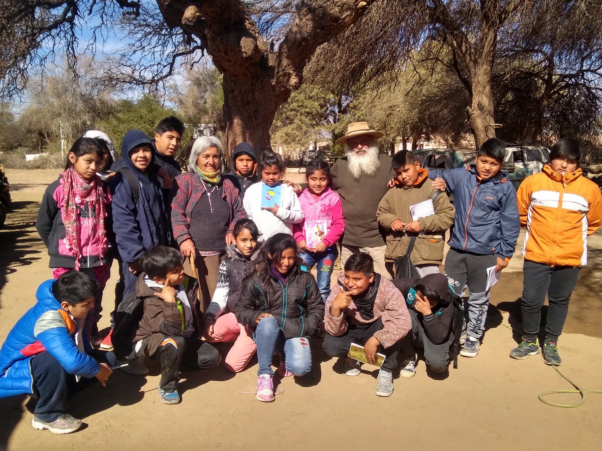 luisyap18's tweet photo. Visita al domicilio de Don Lelo Carrizo ahí se celebra el día de la Pachamama donde personas de diferentes puntos del valle Calchaquí y de otras provincias vienen a ofrendar a la madre tierra. CAI N° 31 San carlos. 
#compartiendosonrisas 
#tallerpequeñosperiodistas https://t.co/TpZ004ivDy