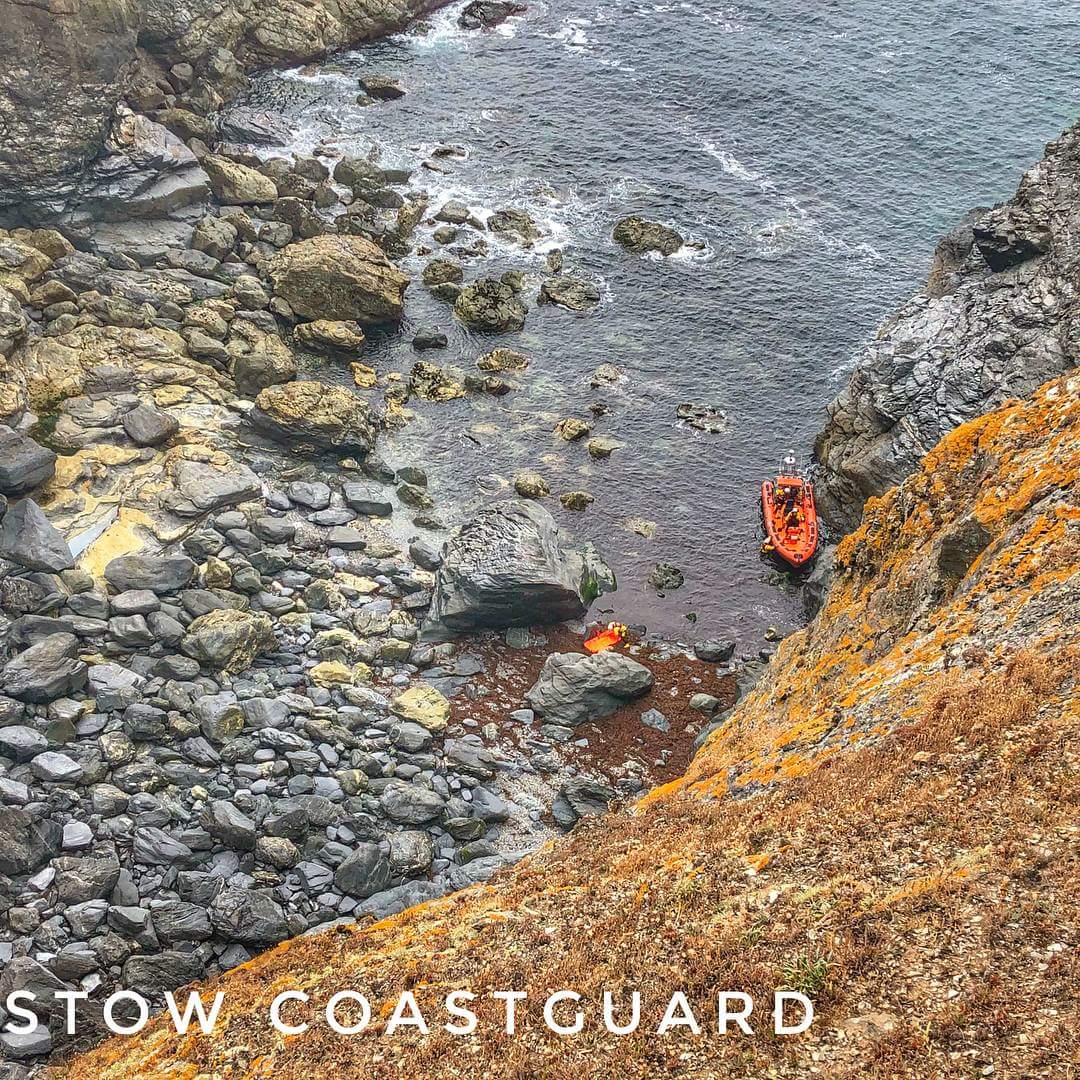 NewquayRNLI's tweet photo. Our @RNLI volunteers alerted 4.24pm Saturday, after a dog went over a cliff at Park Head, north of Bedruthan Steps and owner scrambled down cliff in an attempt to rescue his pet. Lifeboat crew rescued both, taken to Newquay Harbour, dog sadly later died at vets. #999Coastguard https://t.co/nJKCCJp6Cz