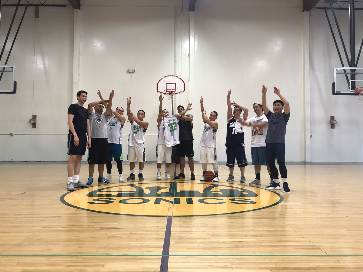 RikDaddy's tweet photo. Gotta hoop for every bachelor party. #BuiYah #BreakingBolo #BallIsLife #ChubbyAsianBachelor 👌🏻🏀 https://t.co/nsGUOwBlnu