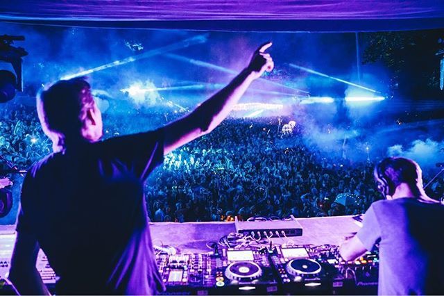 The impeccable Groove Armada... 🔥@groovearmadapics #wildernessfestival #totalimmersion #fridayfuckyeah@wildernesshq instagram.com/p/BmFUiJ-gRkc/