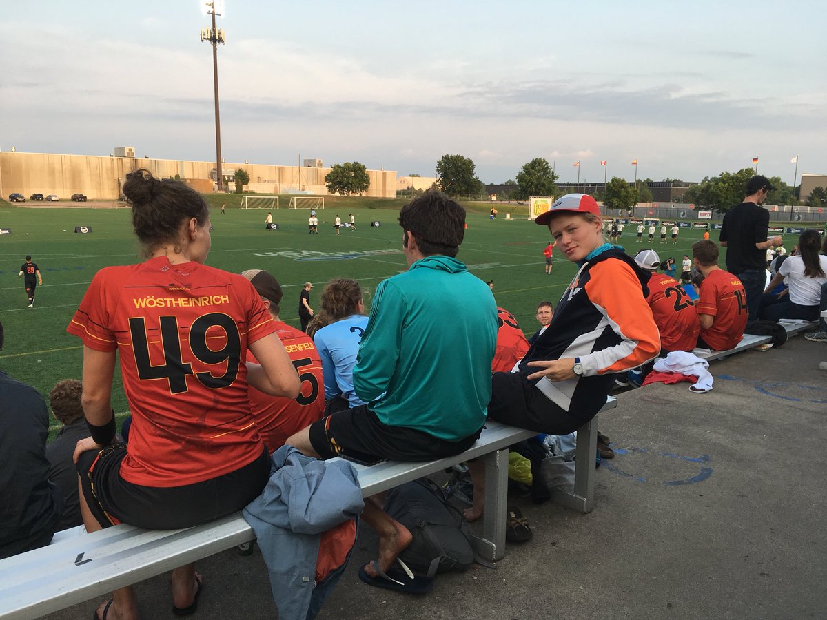 MXDGER's tweet photo. Great Day 2 at #USOPENCHAMPS:
After a 10-12 loss to @SeattleMIXtape we won against @UltiPublicEnemy (15-13) &amp; @NOISEUltimate (12-10) to play Mixtape for 5th place tomorrow.
Now we’re having a blast watching the semi finals! https://t.co/9y23k0PygI
