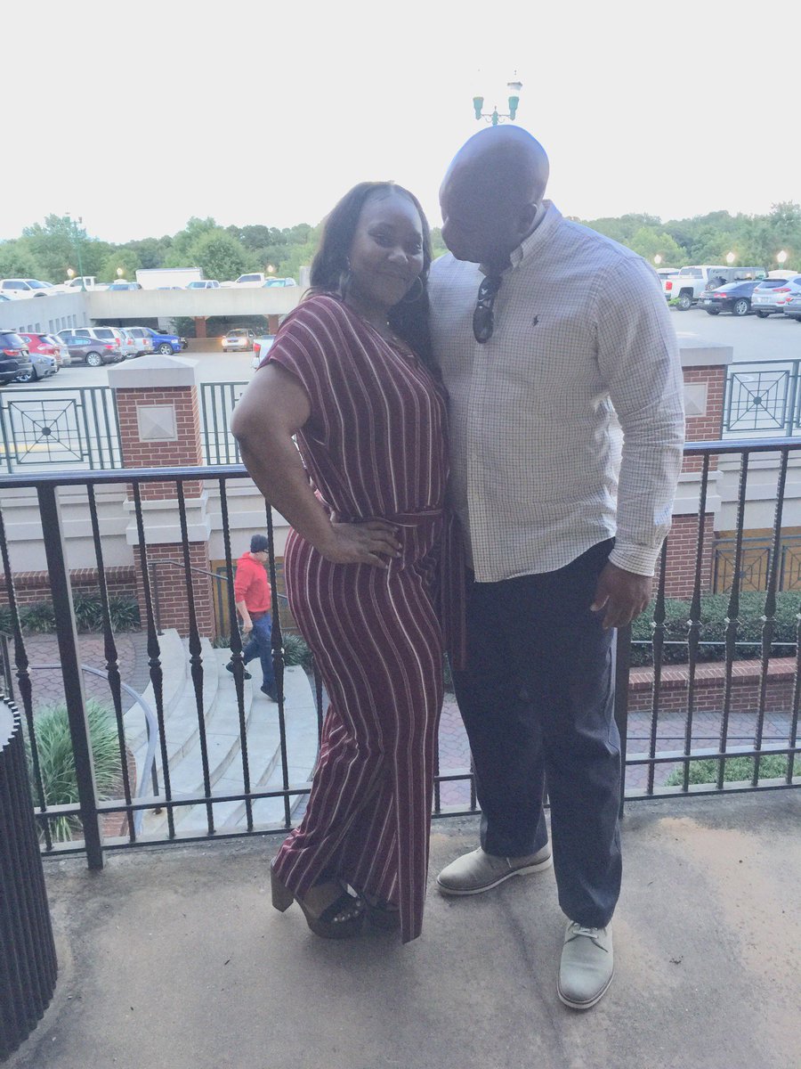 ChonTerrell's tweet photo. DateNight. #TERRELLs https://t.co/vD41N0yGnt