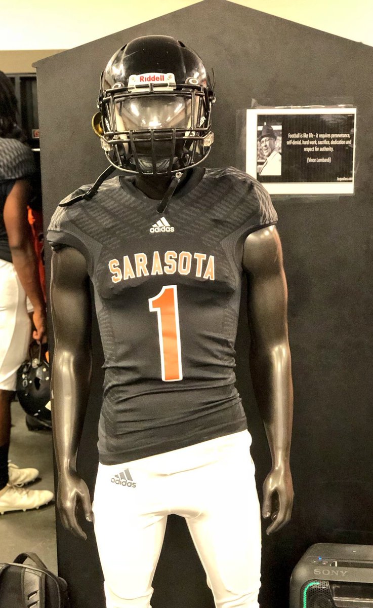 Sarasota_FB's tweet photo. New Era at Sarasota! We would like to announce our new sponsorship with @adidasFballUS and can't wait to see this program grow! Thank you to all of the Coaches, Boosters & Parents for making all of this possible! #Adidas #ReturnThePride #DressToImpress https://t.co/0BghJ000oD