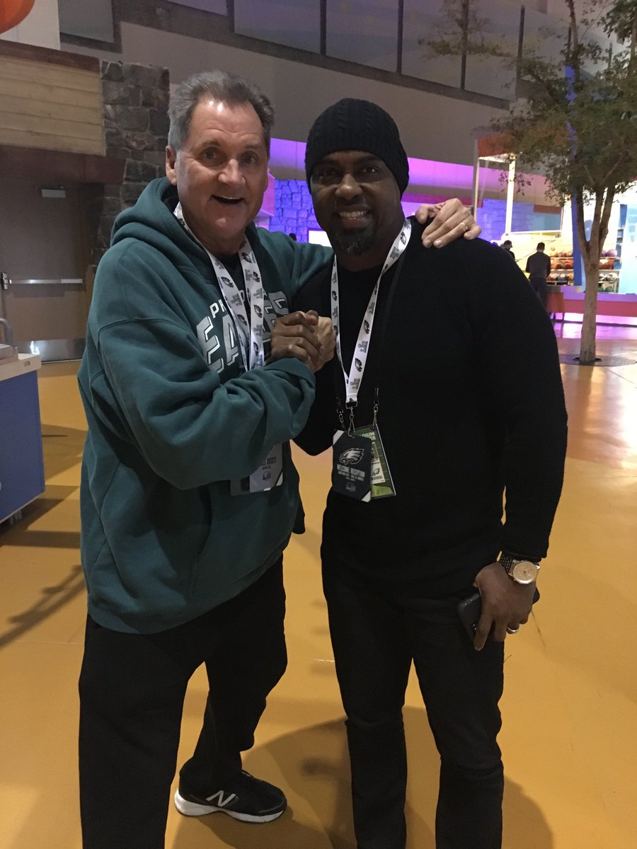 coachswope22's tweet image. Sooo Proud of this MAN tonight for his induction into the NFL HOF #Fly🦅Fly 🏆💚
#BDawk #MrEagle ❤️❤️❤️