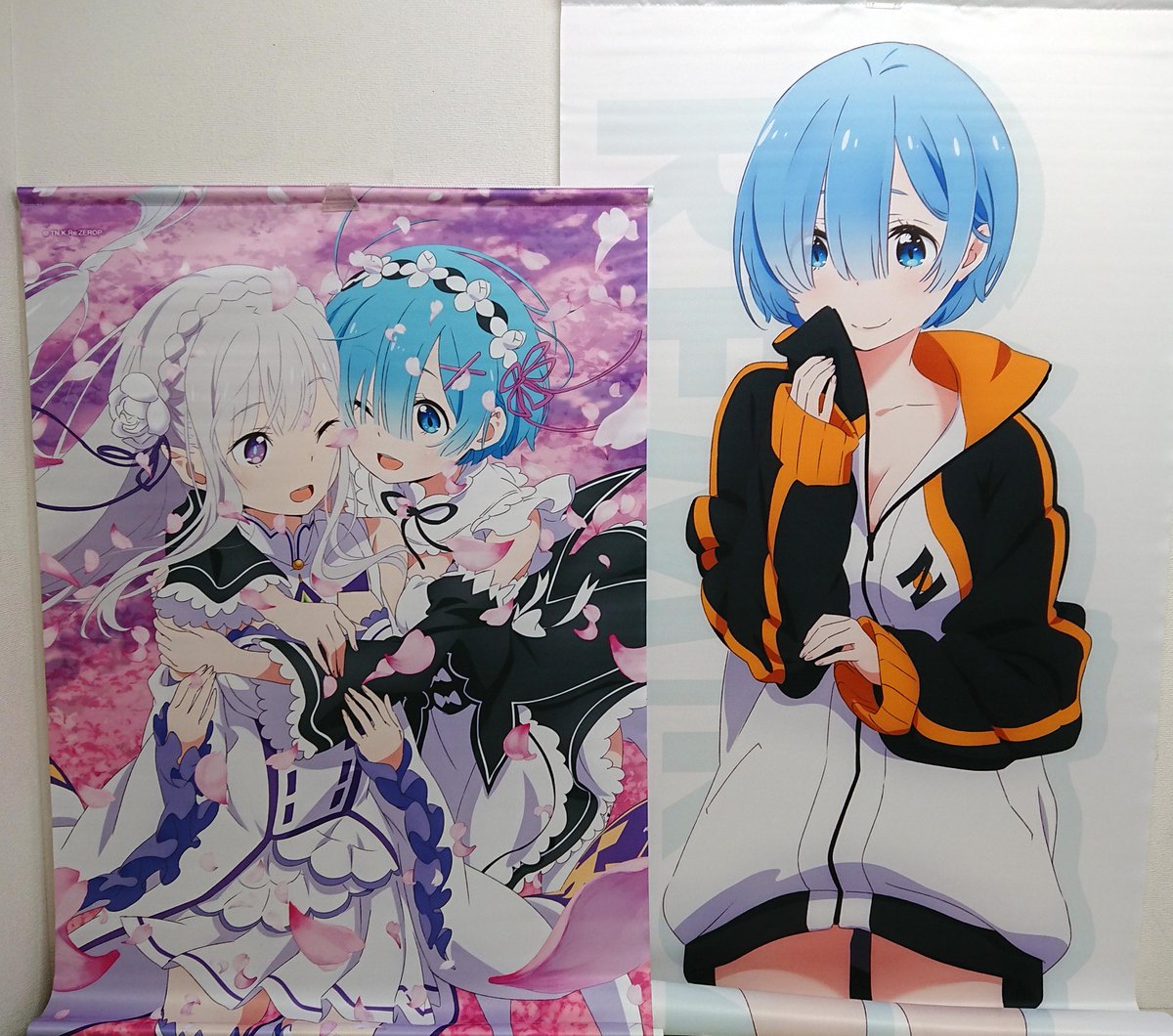 Uzivatel ボークス秋葉原ホビー天国１ ２ Na Twitteru 2fキャラ雑貨 Re ゼロから始める異世界生活 コスパ新作 エミリア レム B2タペストリー レム 150cmタペストリー スバルのジャージver 大好評販売中 Akiba ホビー天国 Rezero リゼロ