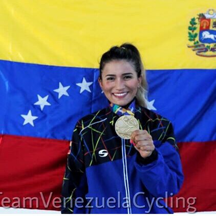 Un momento que nunca olvidare , siempre grabado en mi memoria , orgullosa de ser de  VENEZUELA 🇻🇪 mi país siempre orgullosa de representarlos aunque no estemos en la mejor situación , siempre para mi será el mejor país del mundo ! vamos por mas rumbo a #tokio2020🇯🇵