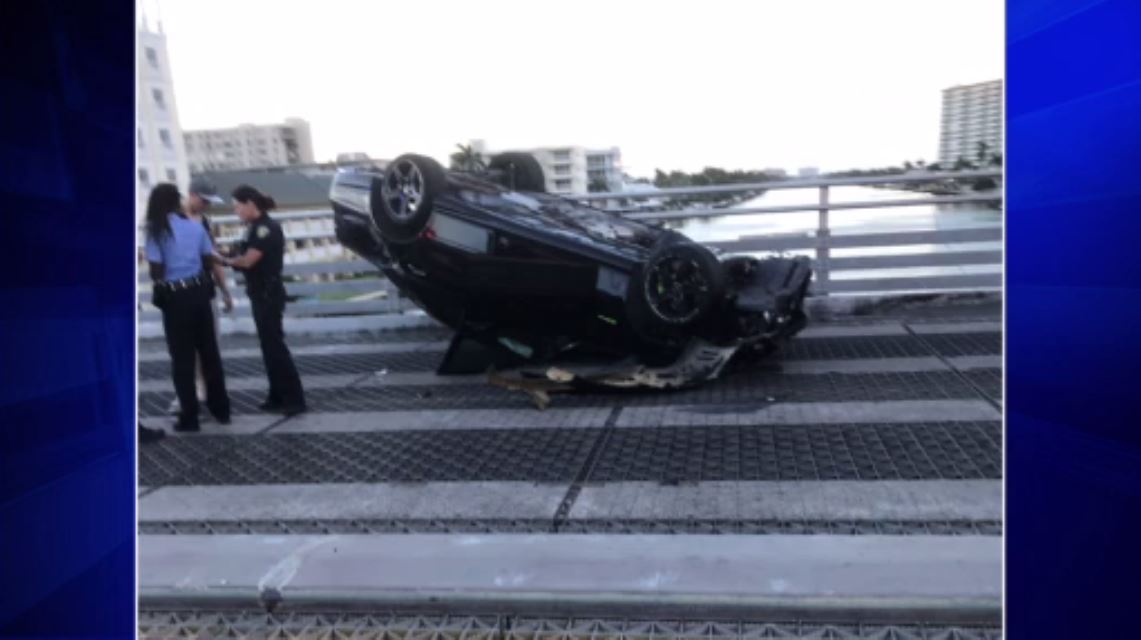 DEVELOPING 2 hospitalized after rollover crash on Oakland Park