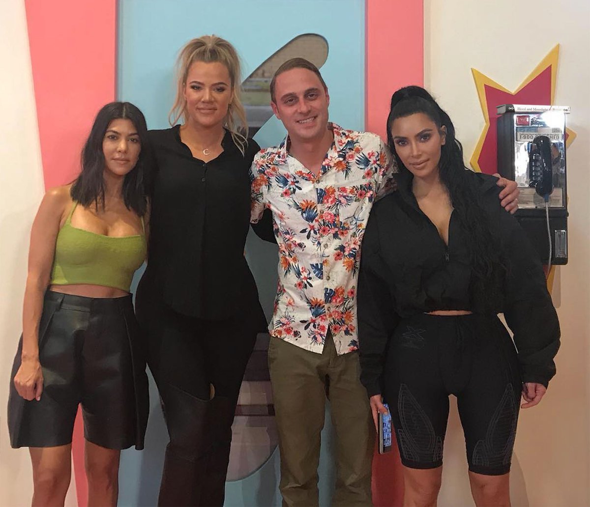 ShSholcombe's tweet photo. So much going on it this pic... And... Is that Max? @SavedByTheMax #Kardashians #savedbythebell https://t.co/FOX2zAT4AX