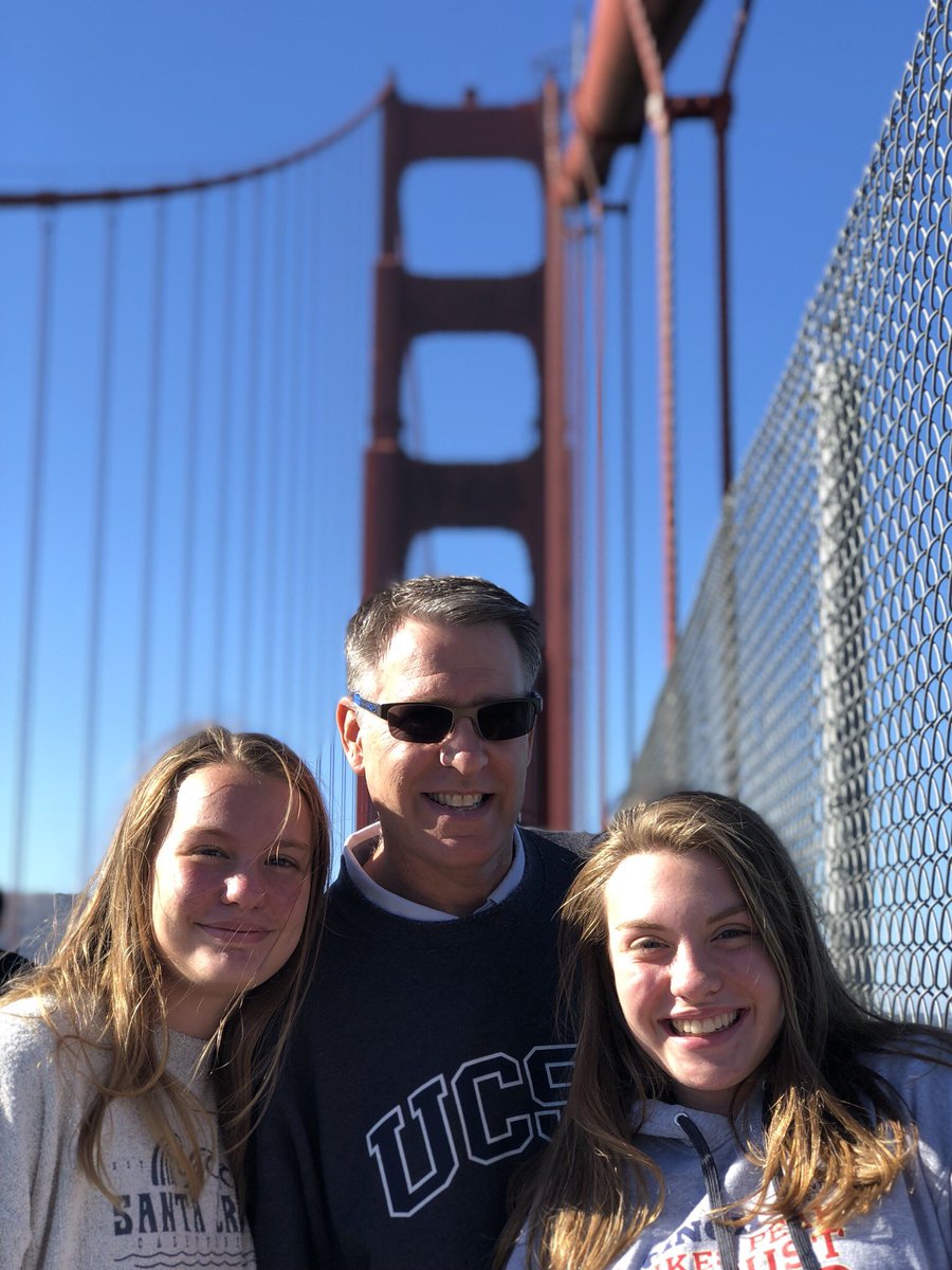 amypmurtha's tweet photo. A break from unpacking boxes on a beautiful sunny SF day! These 3 are the best! #coolandbreezy #exploringSF @UCSF_ObGynRS https://t.co/qjfm1N8NRH