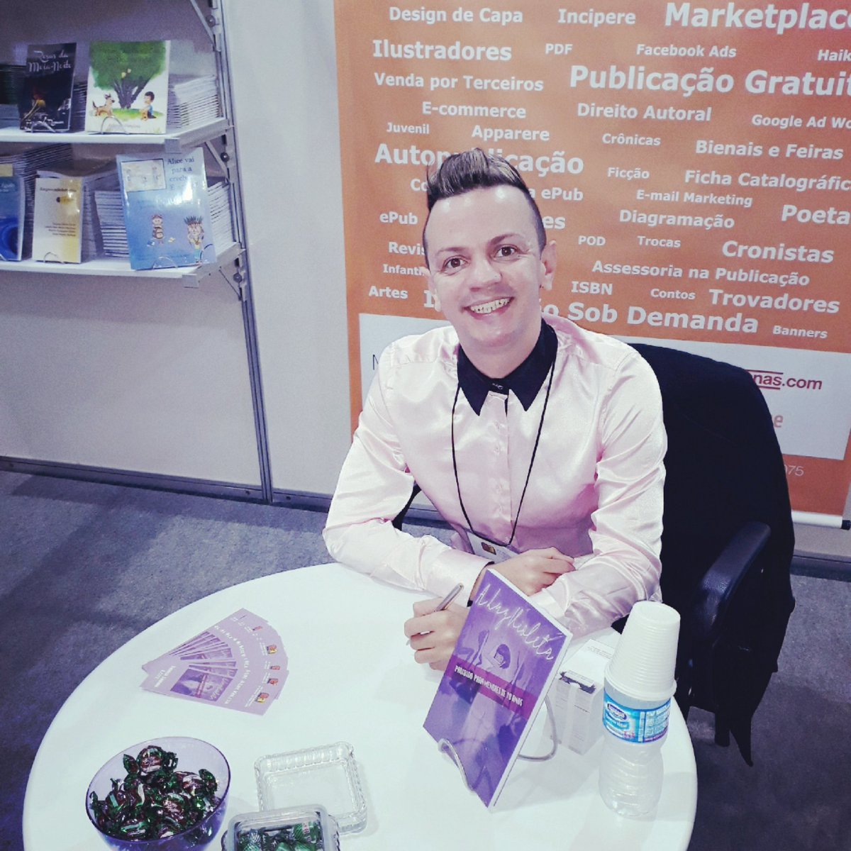 HandbookEditora's tweet image. Lançamento do livro A Luz Violeta na 25° Bienal Internacional do Livro de São Paulo.

@bienaldolivrosp