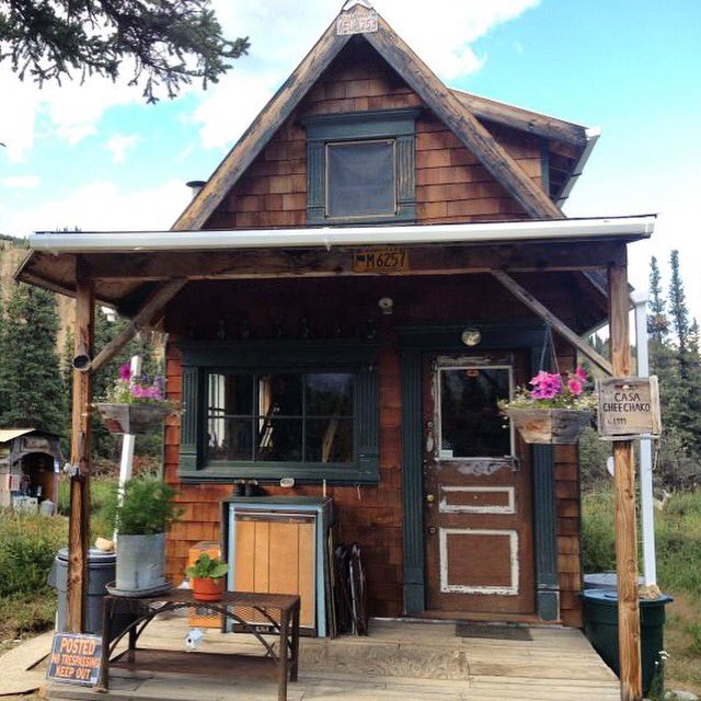 offgridtalk's tweet image. A rich life has nothing to do with money.