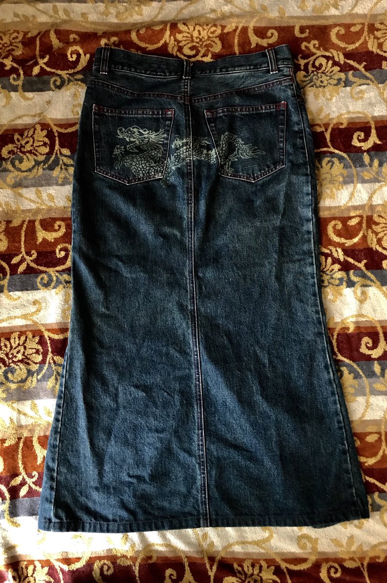 rasanolem's tweet image. ドラゴンプリント by ヴィヴィアン・タム
 #このタグを見た人はお気に入りのデニムを貼り付ける