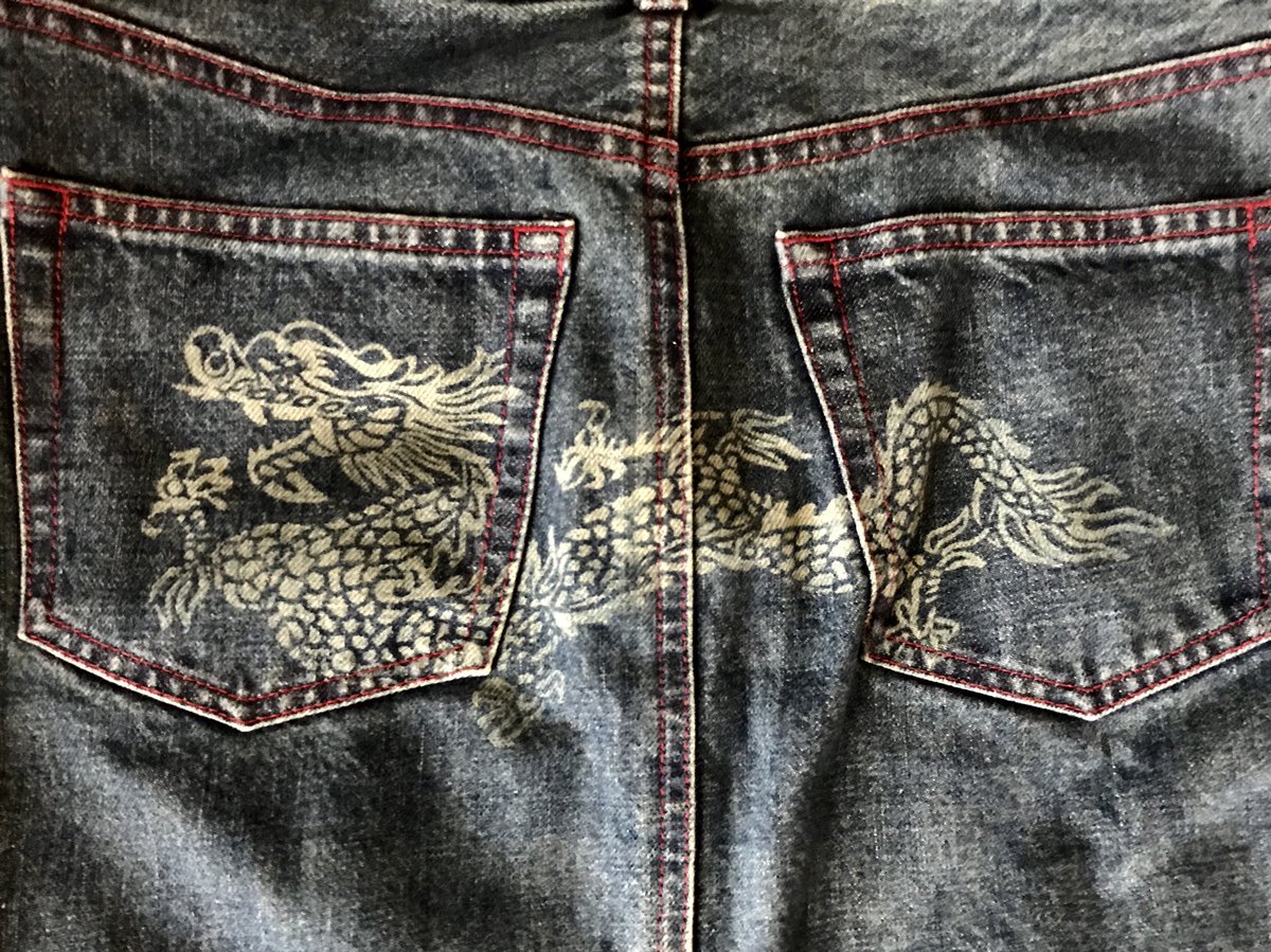 rasanolem's tweet image. ドラゴンプリント by ヴィヴィアン・タム
 #このタグを見た人はお気に入りのデニムを貼り付ける