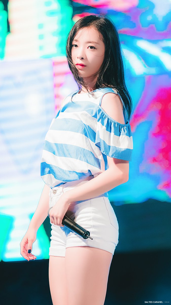 JinsolCaramel's tweet photo. 180803 해남 한여름밤의 축제 
#에이프릴 #진솔 #April #Jinsol
(@APRIL_DSPmedia , @4wallE)

첨부터 툐리 아닌 나는 안되나 봐요. https://t.co/FIYb4mZ9YF