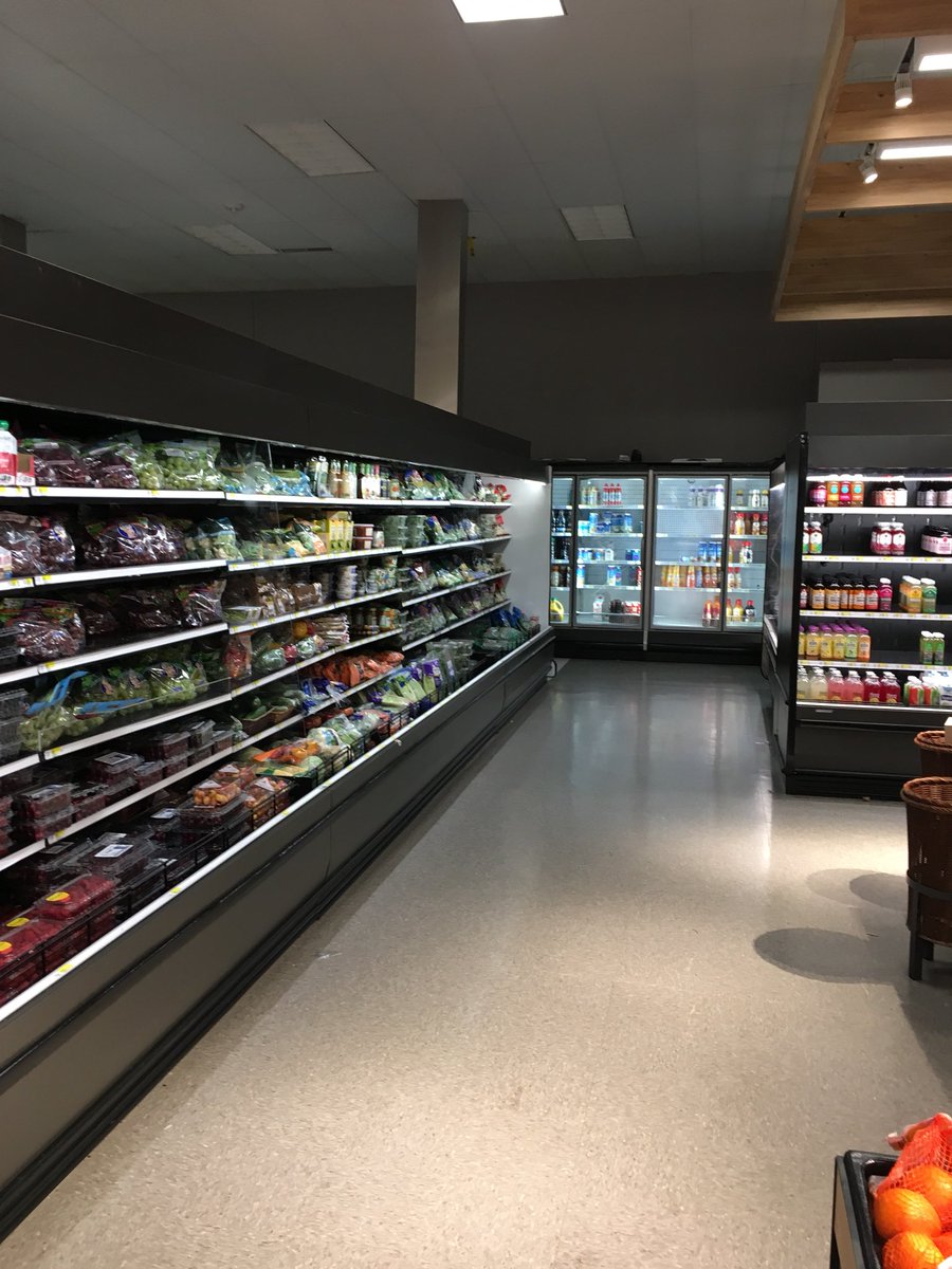 Come visit our beautiful new market! Full, fresh and tropical 🍉🍌🍒☀️